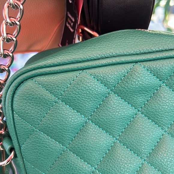 Green tassel quilted crossbody bag - Picture 2 of 6
